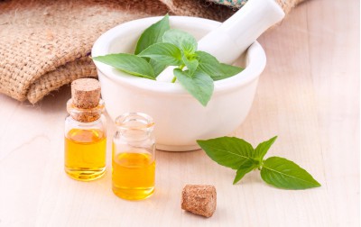 Les Secrets du Lissage Enzymatique : La Révolution Capillaire